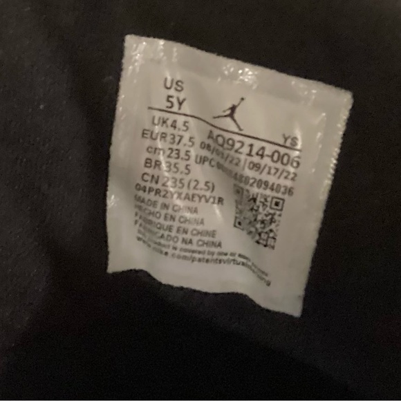 Nike Air Jordan Black and Red - LIKE NEW - Picture 6 of 6